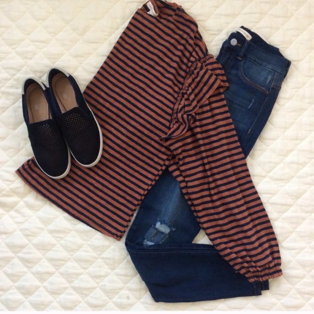 5 for $25 Burgundy & Navy Blue Striped ruffled shoulder top - Picture 5 of 6